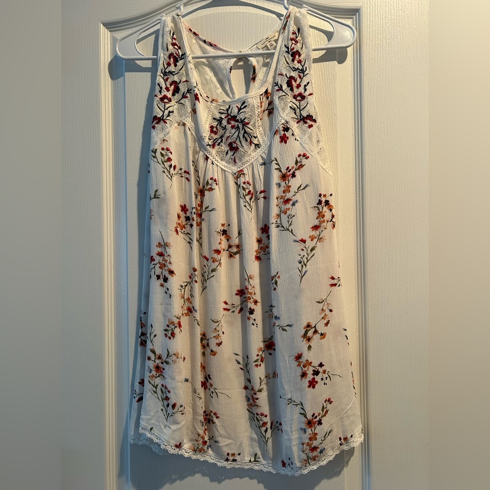 Mason & Belle Floral Lace Detail Tank Top – Size 2X